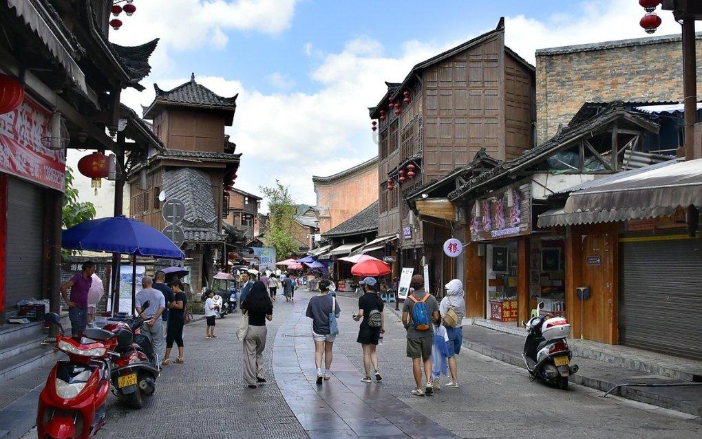 博主为拍照穿越军事重地,国防部答南都:分享攻略不能违法